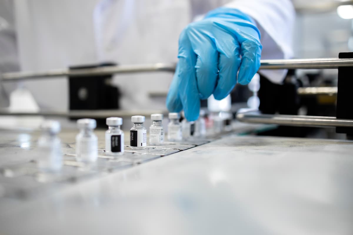 global-healthcare-distributor-mid_image